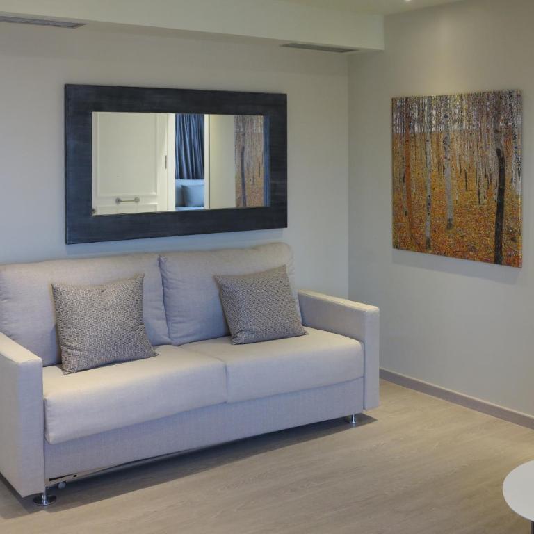 Serennia Exclusive Rooms - Suite with Terrace and City View - 13