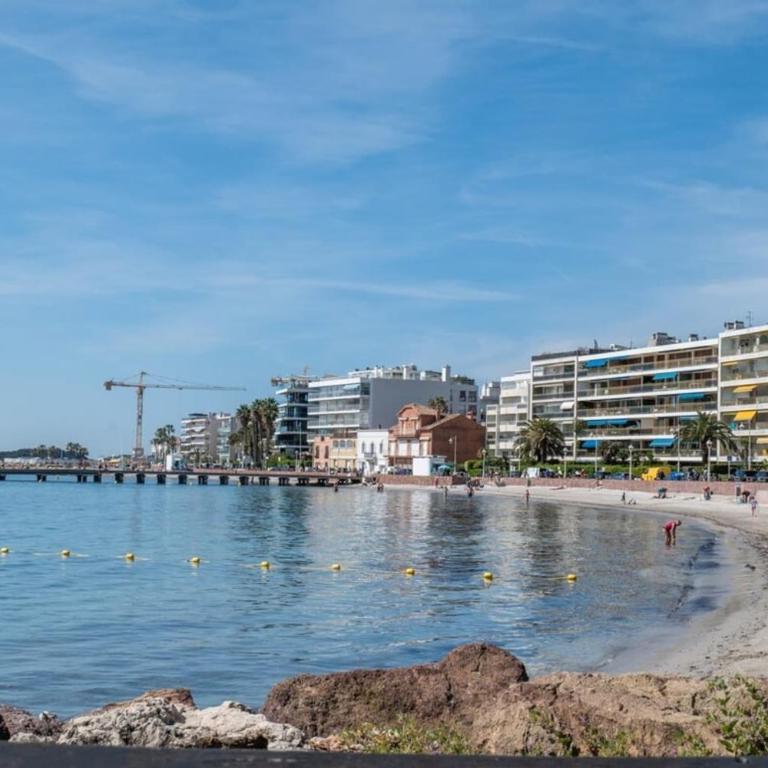 2-Room Apartment with Terrace Sea View - Appartement - 2