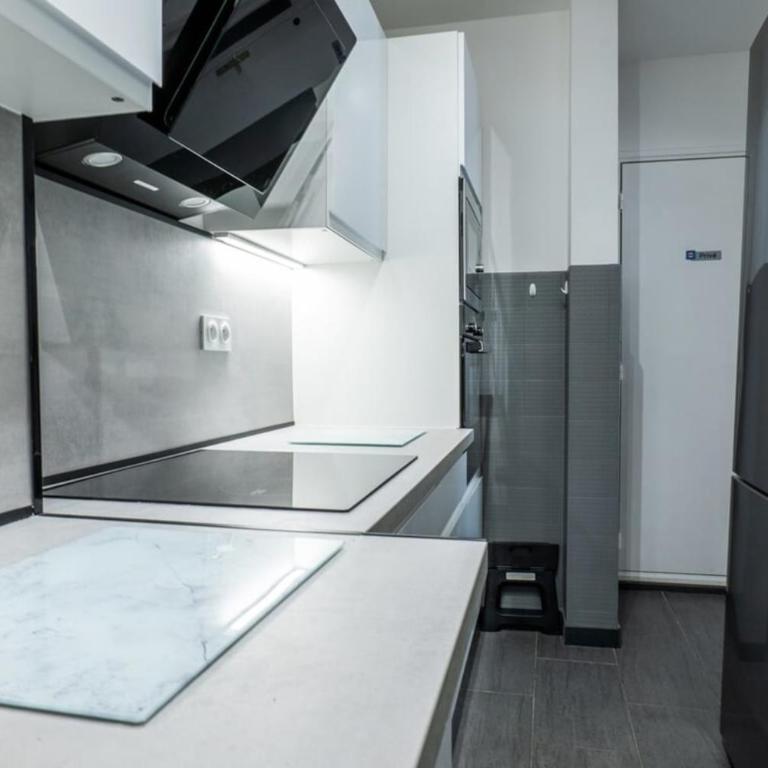 2-Room Apartment with Terrace Sea View - Appartement - 3