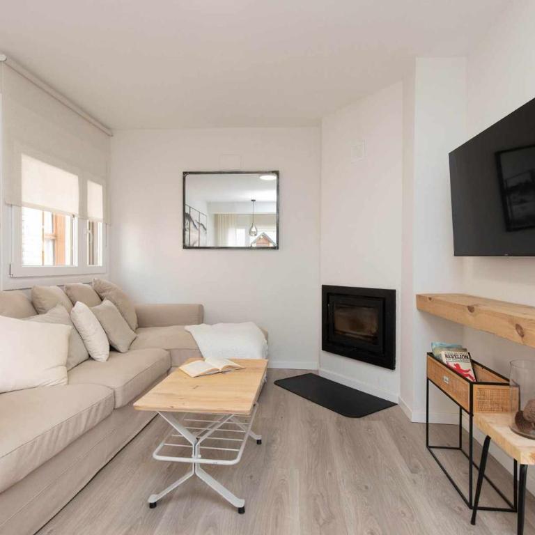 Sky Biescas II by BeValle - Three-Bedroom Apartment - 3
