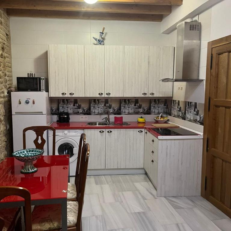 Apartamento patio de los leones - Two-Bedroom Apartment - 2