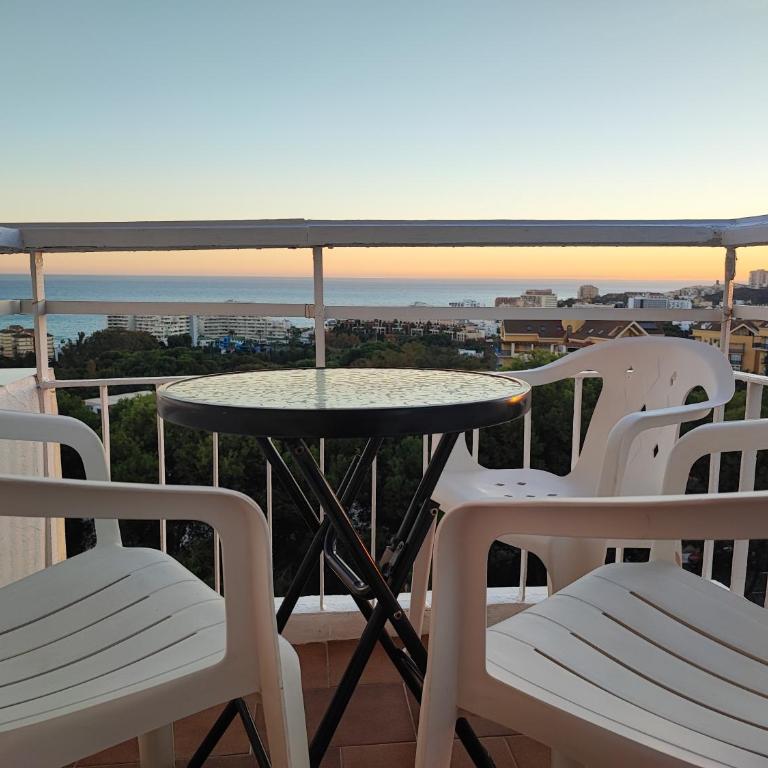 Hercules Paradise 531 - Mediterranean Sea View Terrace - Resort Pools & Gardens - 10 Min Beach - Central Benalmadena - Direct Train to Airport & Malaga - Fast Private WiFi - Remote Work and FireTV ready - One-Bedroom Apartment - 1
