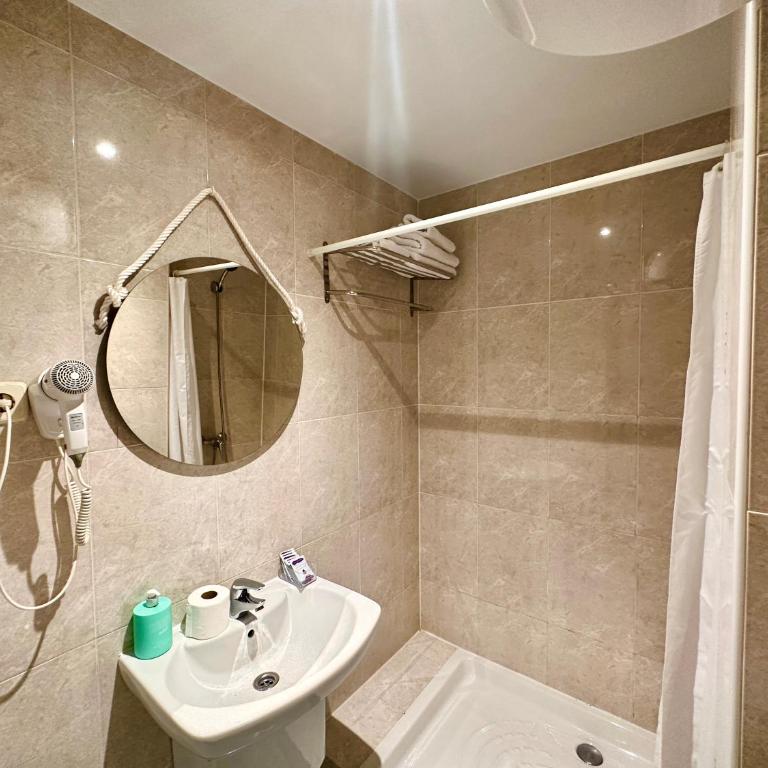 Far Home Gran Vía - Superior Double Room - 6