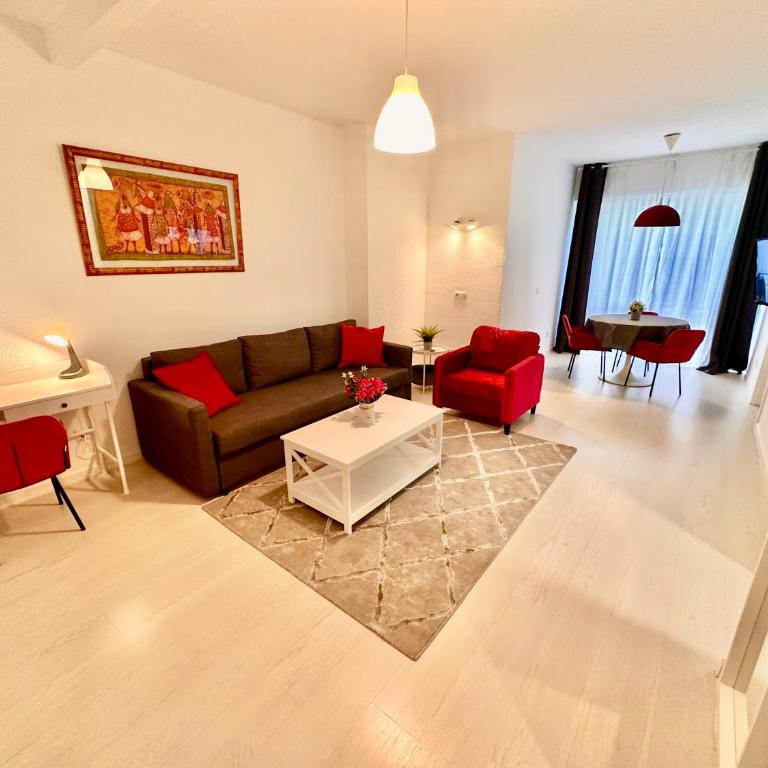 Far Home Gran Vía - Superior Triple Room - 7