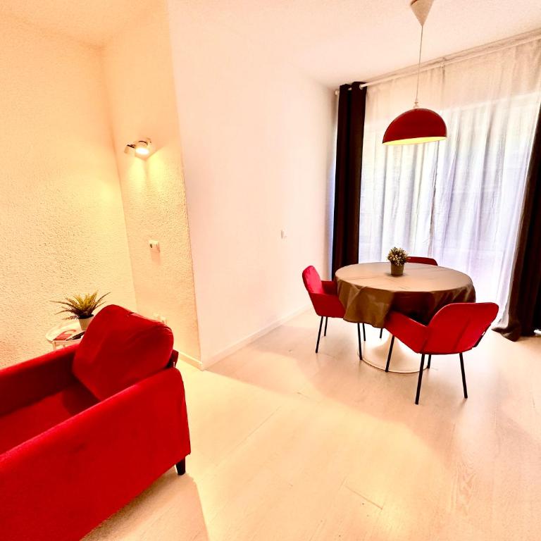 Far Home Gran Vía - Superior Triple Room - 9