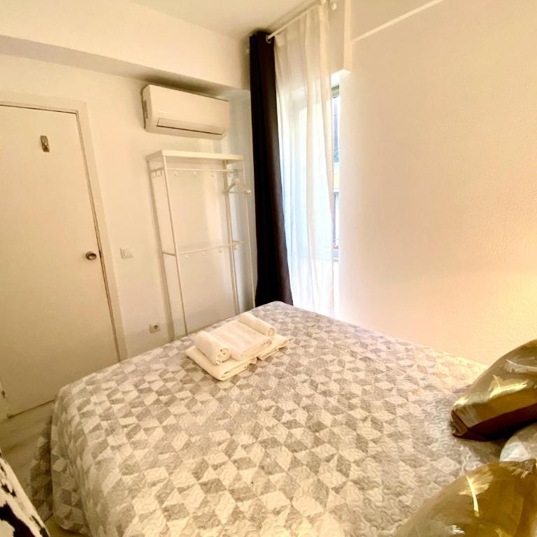Far Home Gran Vía - Superior Triple Room - 12