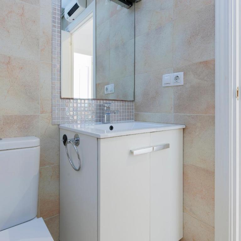 ApartEasy - Private Terrace, 3-Bedroom Apartment - Apartment with Terrace - 9