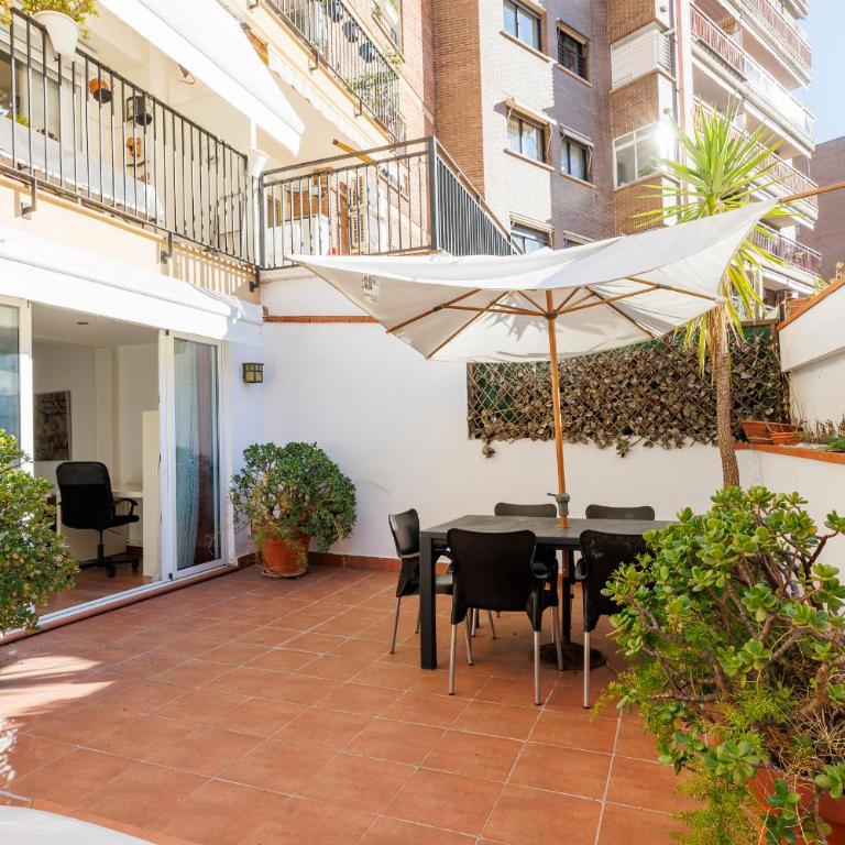 ApartEasy - Private Terrace, 3-Bedroom Apartment - Apartment with Terrace - 2