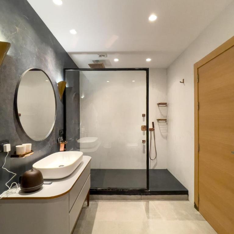 Marbella Boutique Art suites - Suite Deluxe con cama extragrande - 13