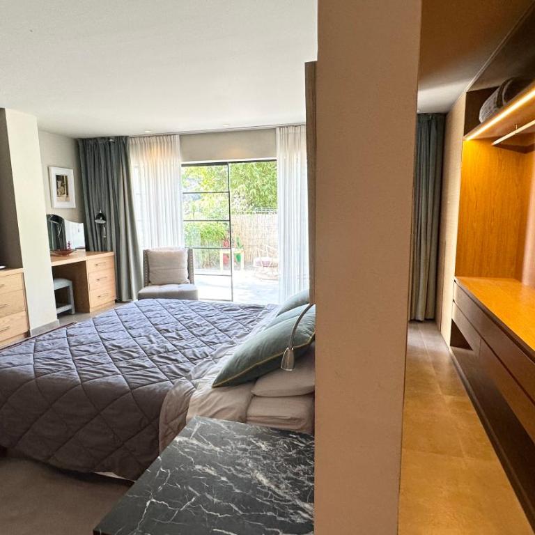 Marbella Boutique Art suites - Suite Deluxe con cama extragrande - 3