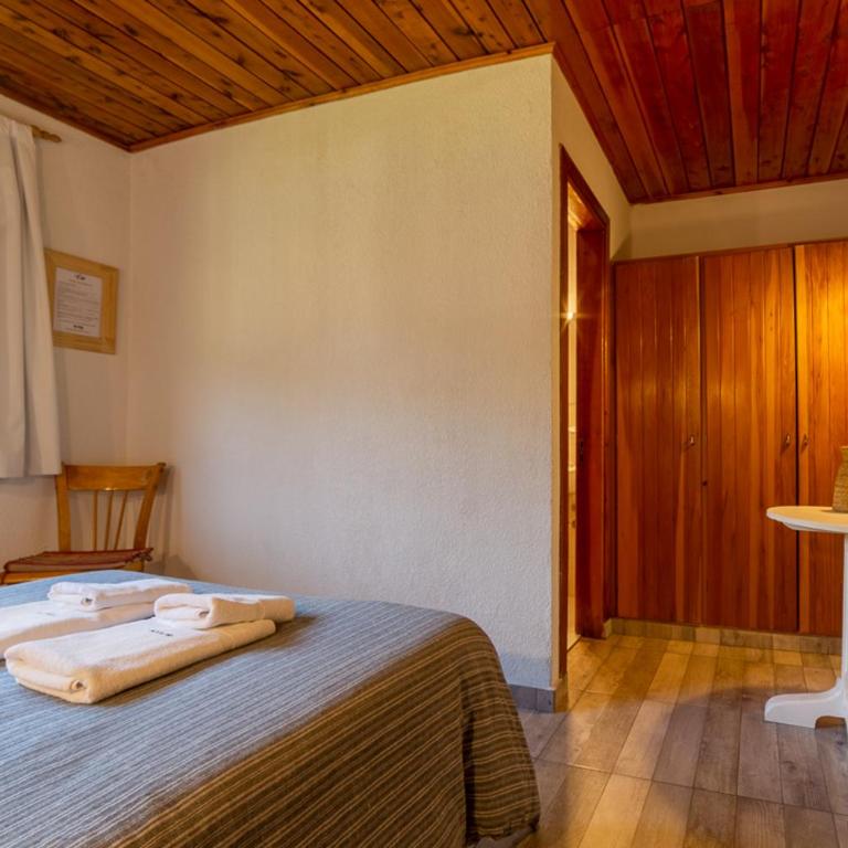 Cabañas y Hosteria Aldea Los Huemules - Habitación Doble en la posada - 2 camas - 5