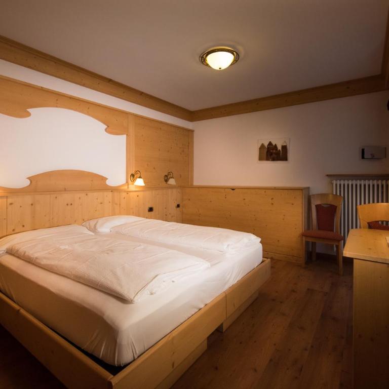 Hotel Zirmes - Camera Comfort Matrimoniale/Doppia con Letti Singoli con Letto Supplementare - 2