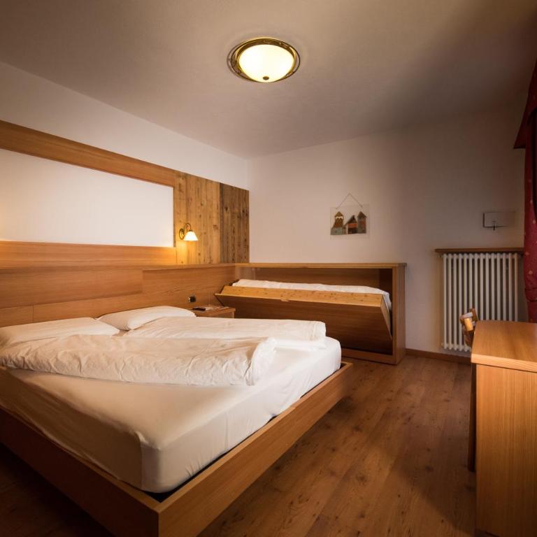 Hotel Zirmes - Camera Comfort Matrimoniale/Doppia con Letti Singoli con Letto Supplementare - 1