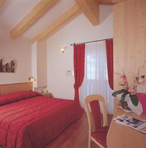 Hotel Zirmes - Camera Matrimoniale/Doppia con Letti Singoli con Letto Supplementare - 2