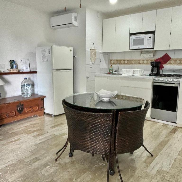 Brisas Shores Beach & OceanFront Apartments 1 or 2 bedrooms Cancun Hotel Zone - One-Bedroom Apartment - 14