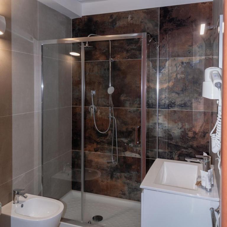 Katane Holidays - Two-Bedroom Apartment with Balcony - 2