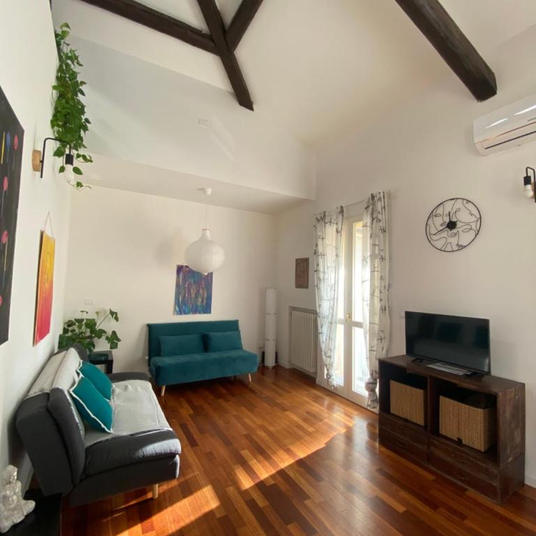La Casa di Giulia, spazioso loft su due livelli a 10 minuti di macchina dal centro - Appartamento con 1 Camera da Letto - 2