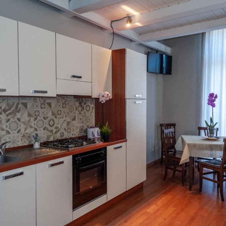 Katane Holidays - Two-Bedroom Apartment with Balcony - 9