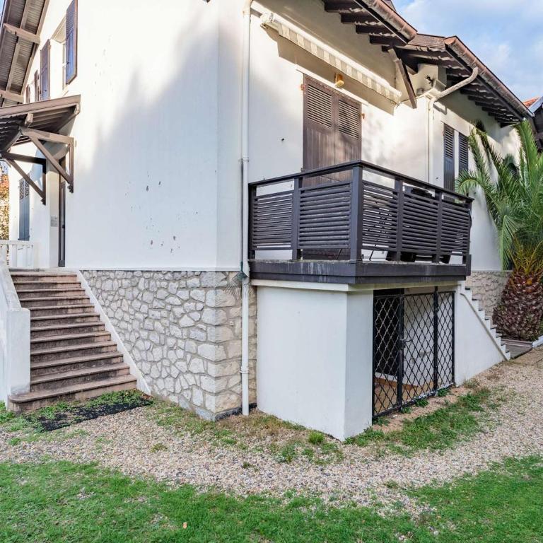 Charmant appartement 1 chambre avec mezzanine à 800m de la plage et près des commerces, Wi-Fi gratuit - FR-1-3-599 - Studio - 11