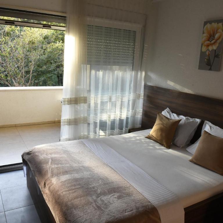 Apartmani Sutomore Tri Palme - Standardna Dvokrevetna Soba sa Bračnim Krevetom - 7