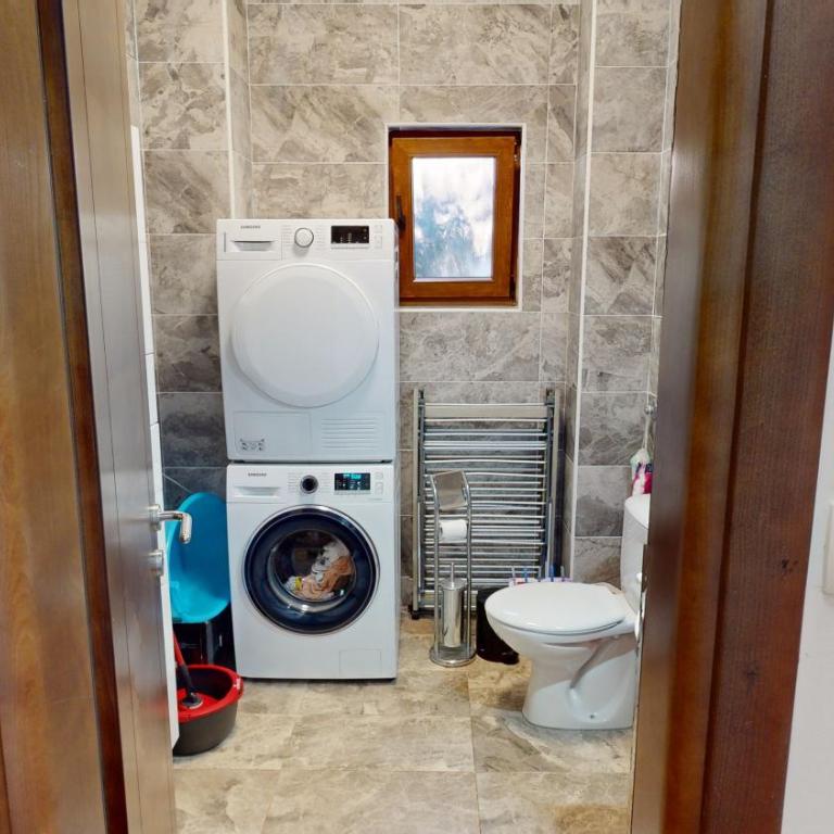 Sunny Villa in Kavac - Villa - 37