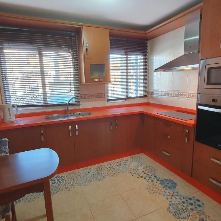 Rico Apartaments Ricosol - Three-Bedroom Apartment - 8