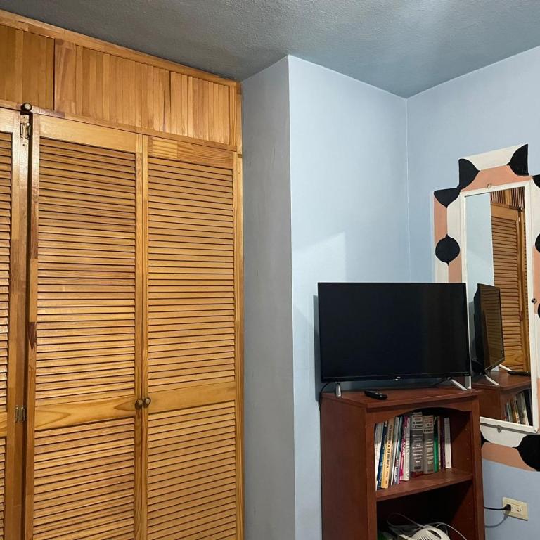 Spacious Rooftop House w/ King Bed - Three-Bedroom House - 11