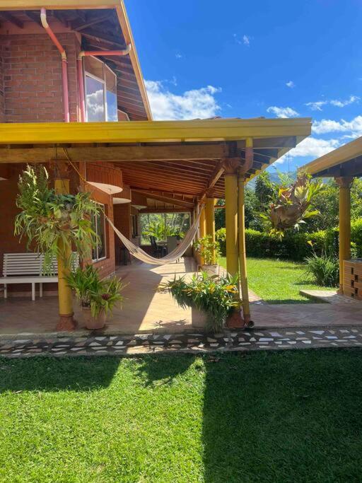 Charming villa near to Medellín Metro and malls - Casa de 4 dormitorios - 16