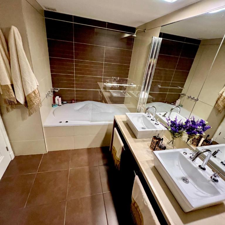 Imperialeluxuryapartment - Two-Bedroom Apartment - 17