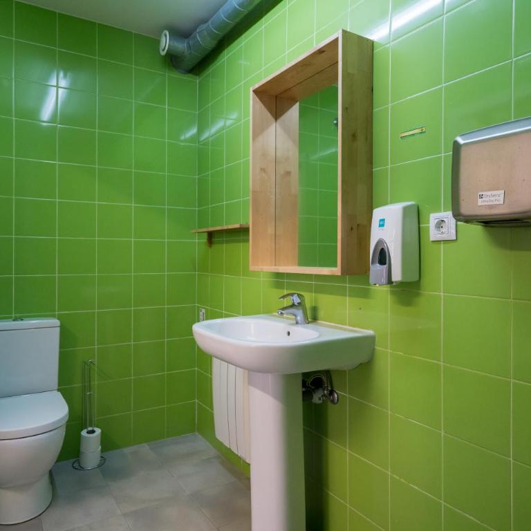 Ganbara Hostel - Self Check In - 8-Bed Mixed Dormitory Room - 2