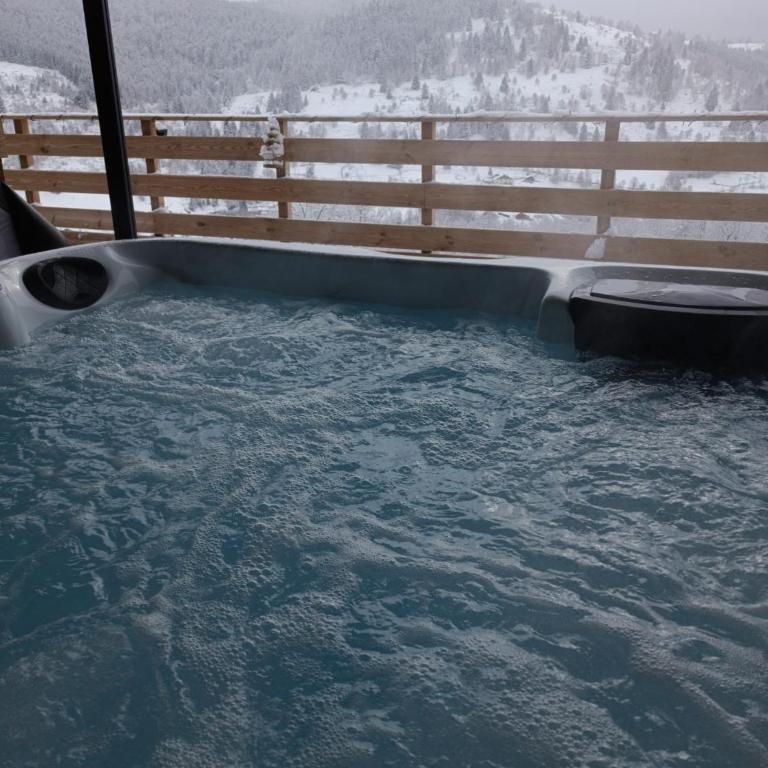 Les Chalets Bambi & Jacuzzi privatif - Appartement 1 Chambre - 2