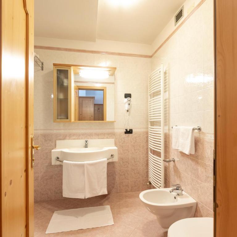 Sport Hotel Cristal - Ampia Camera Matrimoniale - 2