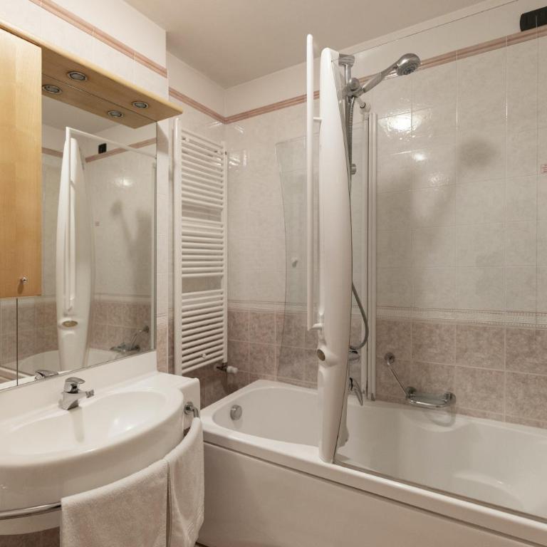 Sport Hotel Cristal - Camera Matrimoniale con Balcone - 5