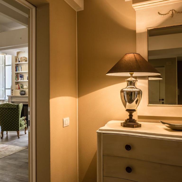 Palazzo Dessy Historic House - Suite with Balcony - Split Level - 13