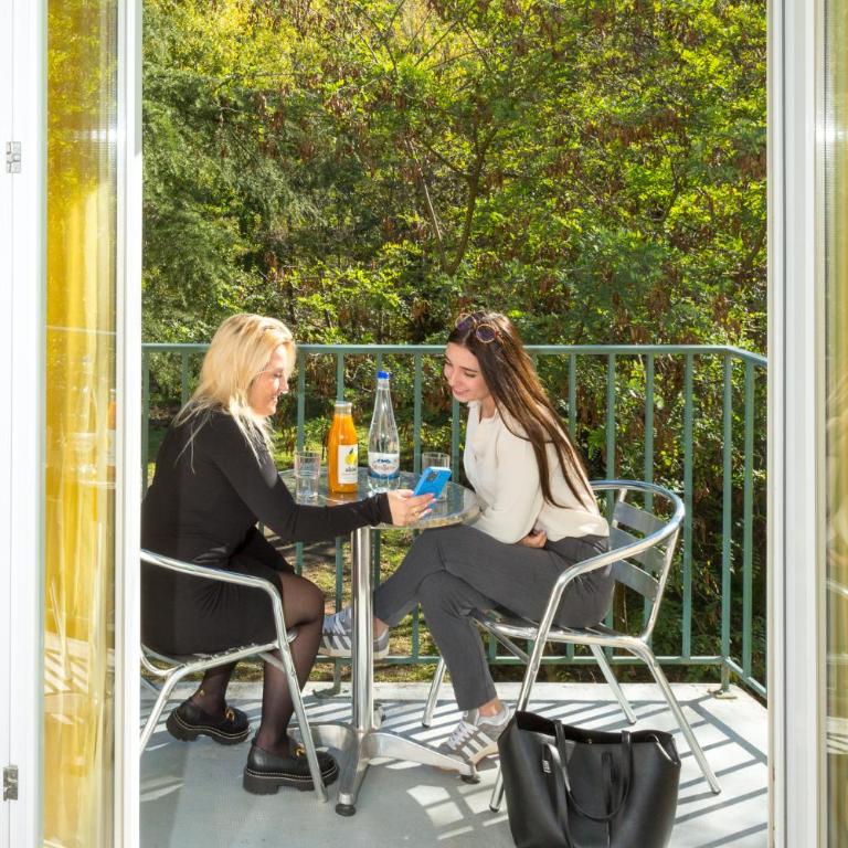 Appart'Hotel-Restaurant Castel Emeraude - Studio Lits Jumeaux Supérieur - Vue sur Rivière - 6