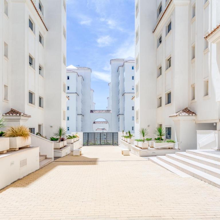 Hanami Puerto Blanco Sea Breeze & Stunning Views PB19 - Three-Bedroom Apartment - 31