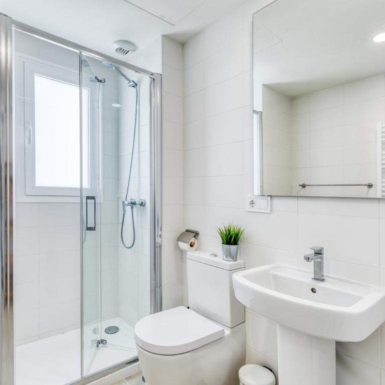 Hanami Puerto Blanco Sea Breeze & Stunning Views PB19 - Three-Bedroom Apartment - 12