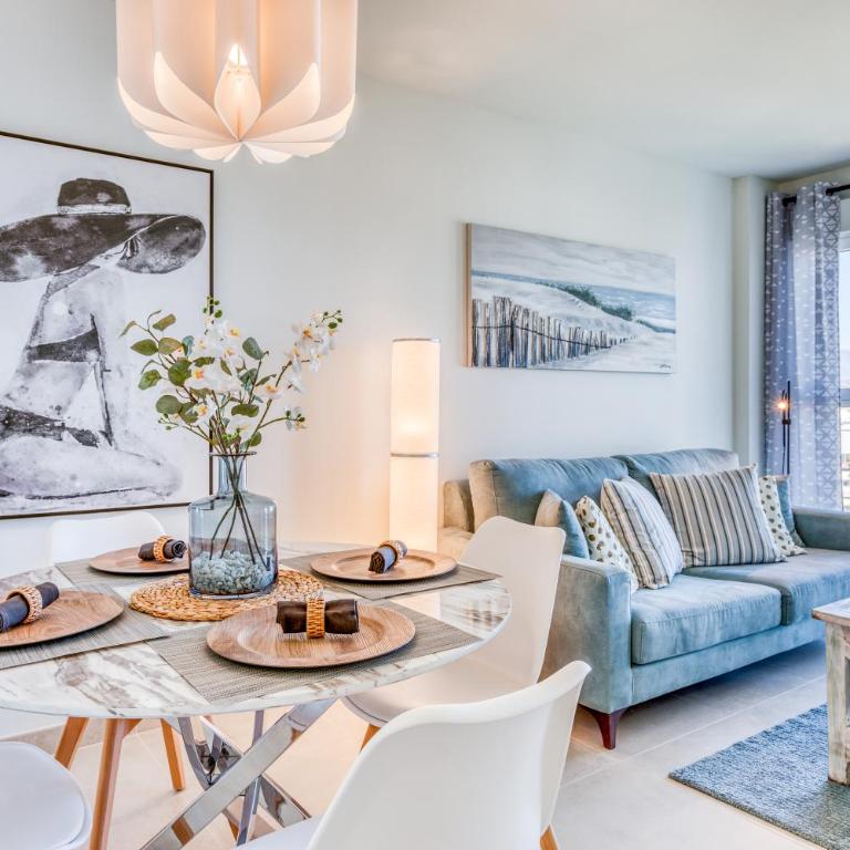 Hanami Puerto Blanco Sea Breeze & Stunning Views PB19 - Three-Bedroom Apartment - 1