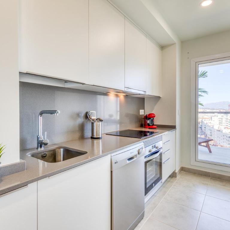 Hanami Puerto Blanco Sea Breeze & Stunning Views PB19 - Three-Bedroom Apartment - 17