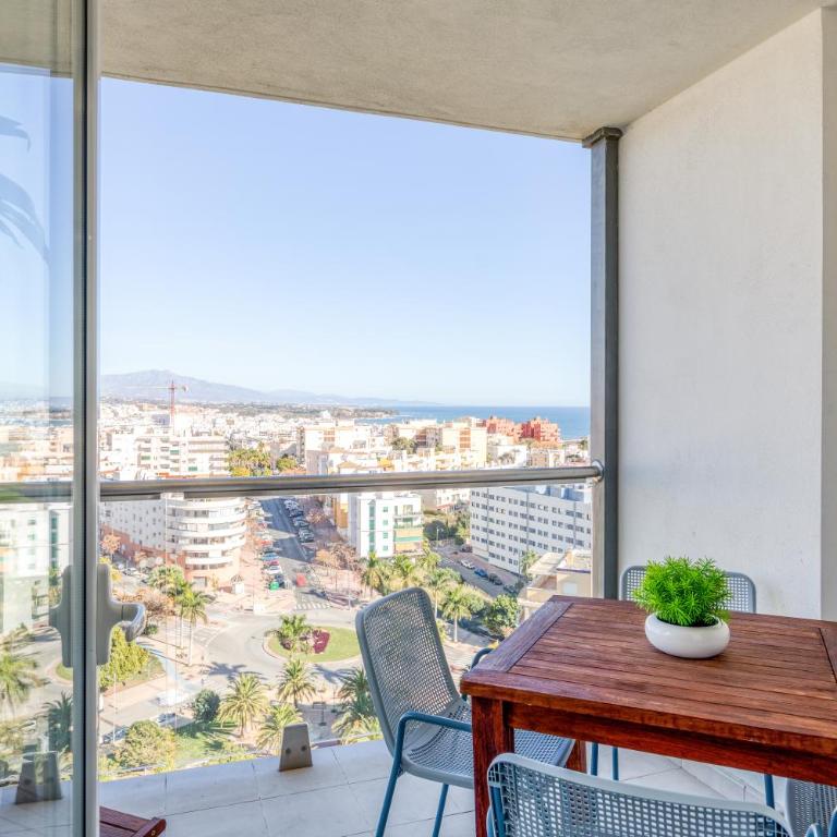 Hanami Puerto Blanco Sea Breeze & Stunning Views PB19 - Three-Bedroom Apartment - 14