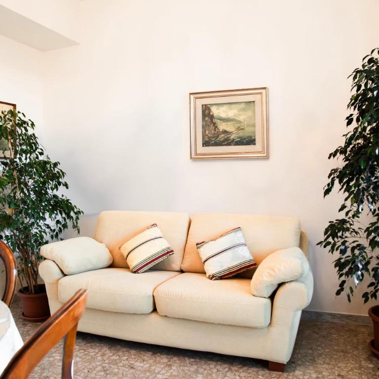 AURELIA LORIS HOUSE - Vacation Home - 8
