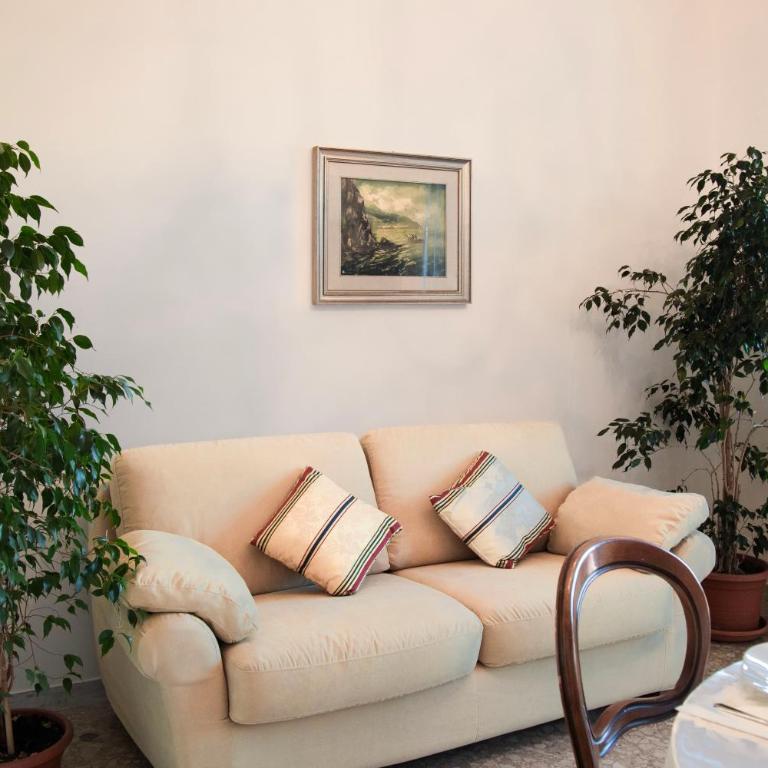 AURELIA LORIS HOUSE - Vacation Home - 10