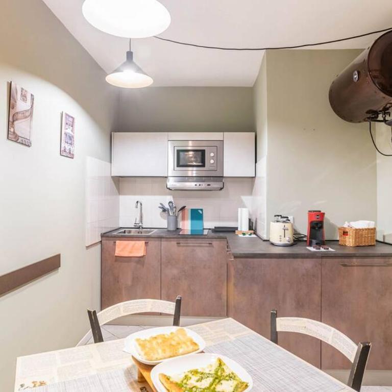 Central, Family-Friendly, Washing Machine, 200m to Aquarium and Metro, 300 Mbps Internet - Appartamento con 1 Camera da Letto - 2