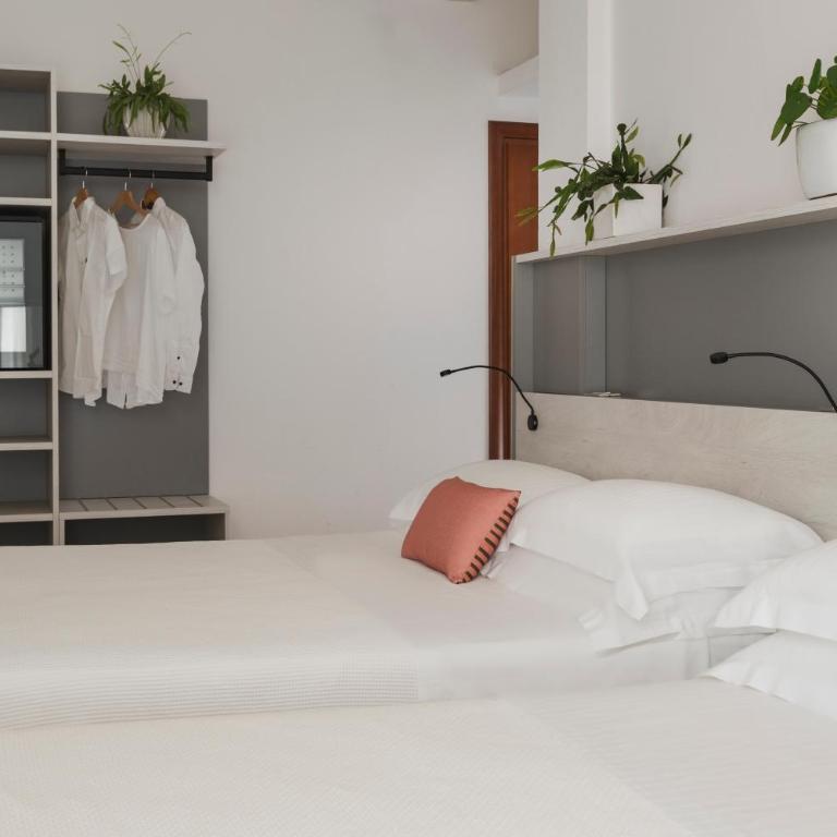 Hotel Roxy & Beach - Deluxe Triple Room with Sea View - 5
