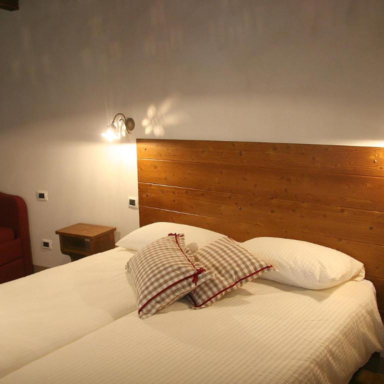 Ostello del Castello Tirano - Vierbettzimmer mit Balkon - 8