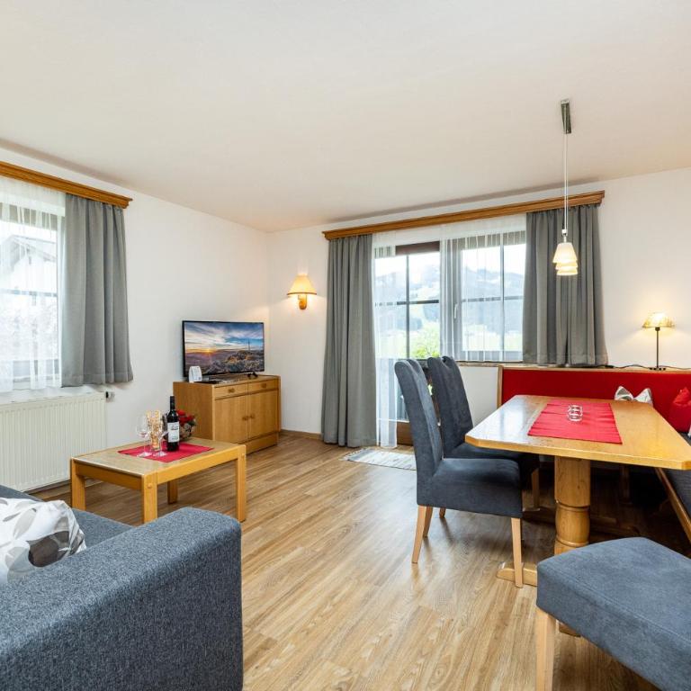Pension Kreuzer - Two-Bedroom Apartment with Balcony - 7