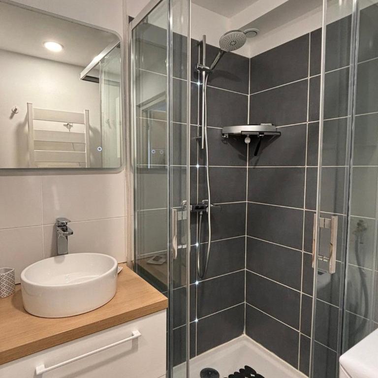 Superbe 2 pièces près du centre, idéal pour famille - Appartement 1 Chambre - 14