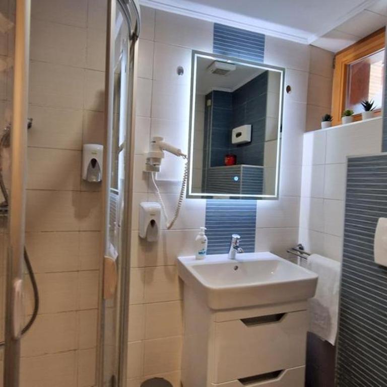 Apartman 109 LUX u sklopu hotela Vucko Jahorina private host - Two-Bedroom Apartment - 11