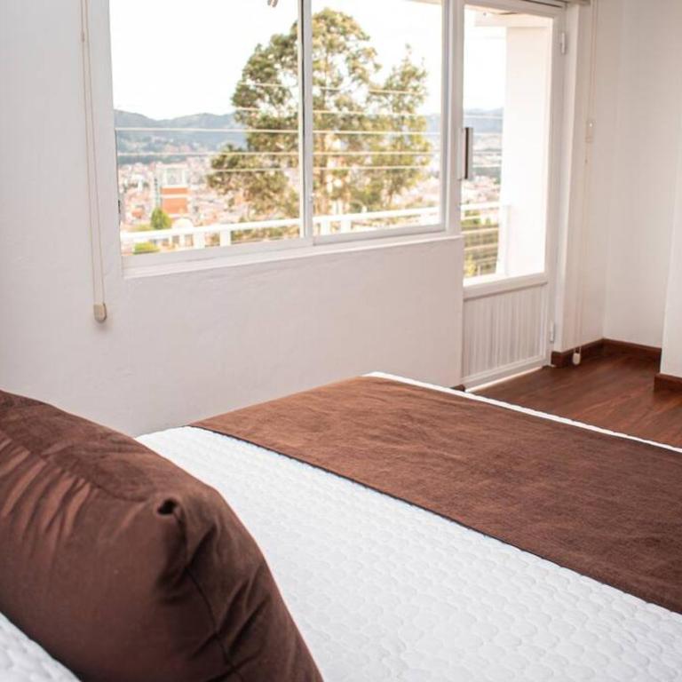 Hermosa casa con lujoso rooftop en Cuenca - Casa de 5 dormitorios - 17