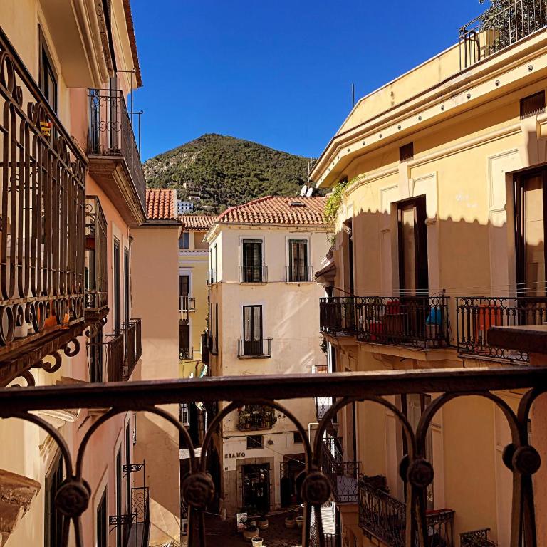 Palazzo della Poesia Casa Vacanze - Camera King con Balcone - 5